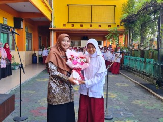 MIN 1 Sukoharjo Peringati Hari Guru Nasional 2025 dengan Semangat “Merawat Semesta dengan Cinta”