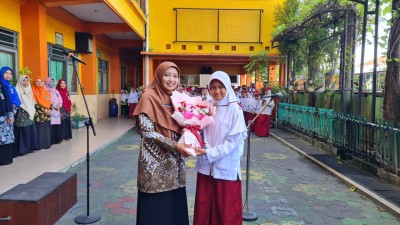 MIN 1 Sukoharjo Peringati Hari Guru Nasional 2025 dengan Semangat “Merawat Semesta dengan Cinta”