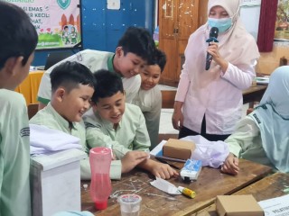 Generasi Emas Sehat dan Ramah Anak: 90 Murid MIN 1 Sukoharjo Antusias Ikuti Pelatihan Dokter Kecil