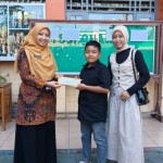 MIN 1 Sukoharjo Salurkan Dana Lebaran Yatim kepada 13 Anak