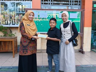 MIN 1 Sukoharjo Salurkan Dana Lebaran Yatim kepada 13 Anak