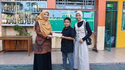 MIN 1 Sukoharjo Salurkan Dana Lebaran Yatim kepada 13 Anak